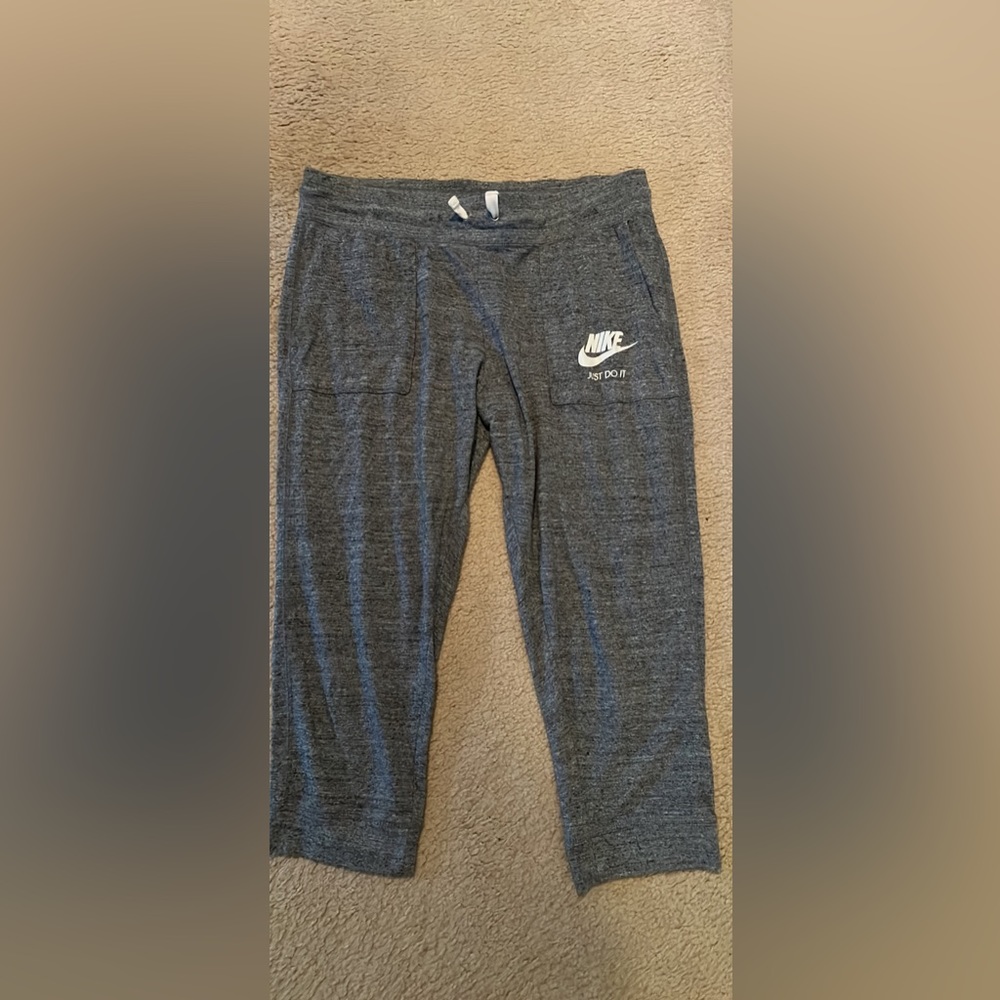 Nike Heather Gray Capri Joggers Size Large